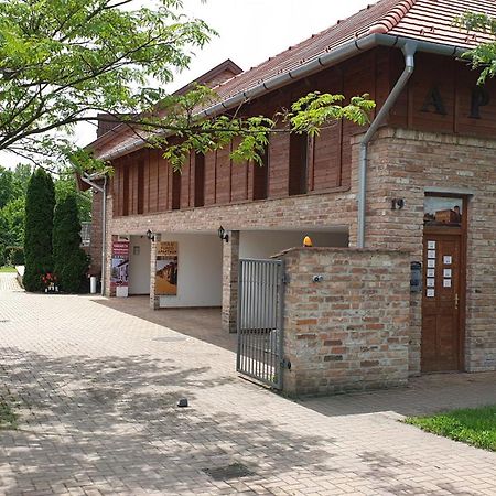 Gyulai Fürdö Apartman Exterior foto