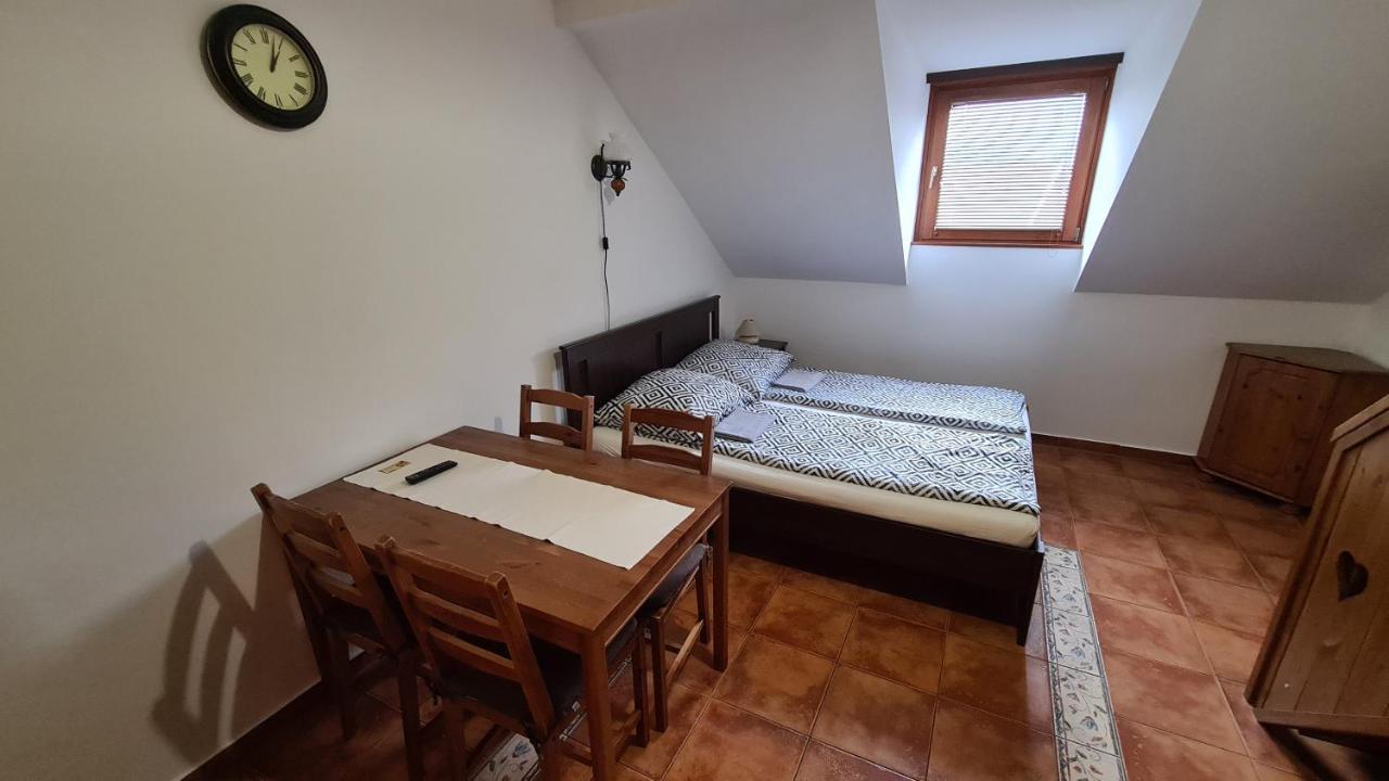 Gyulai Fürdö Apartman Exterior foto