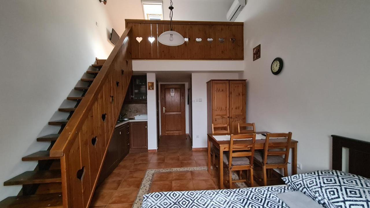 Gyulai Fürdö Apartman Exterior foto
