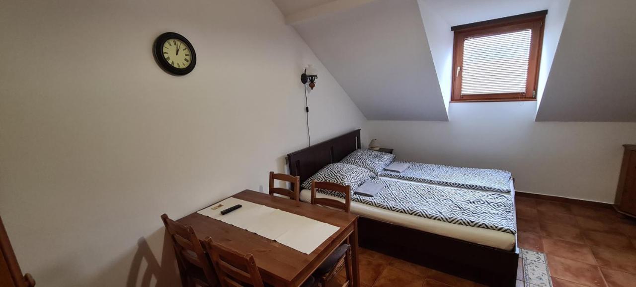 Gyulai Fürdö Apartman Exterior foto
