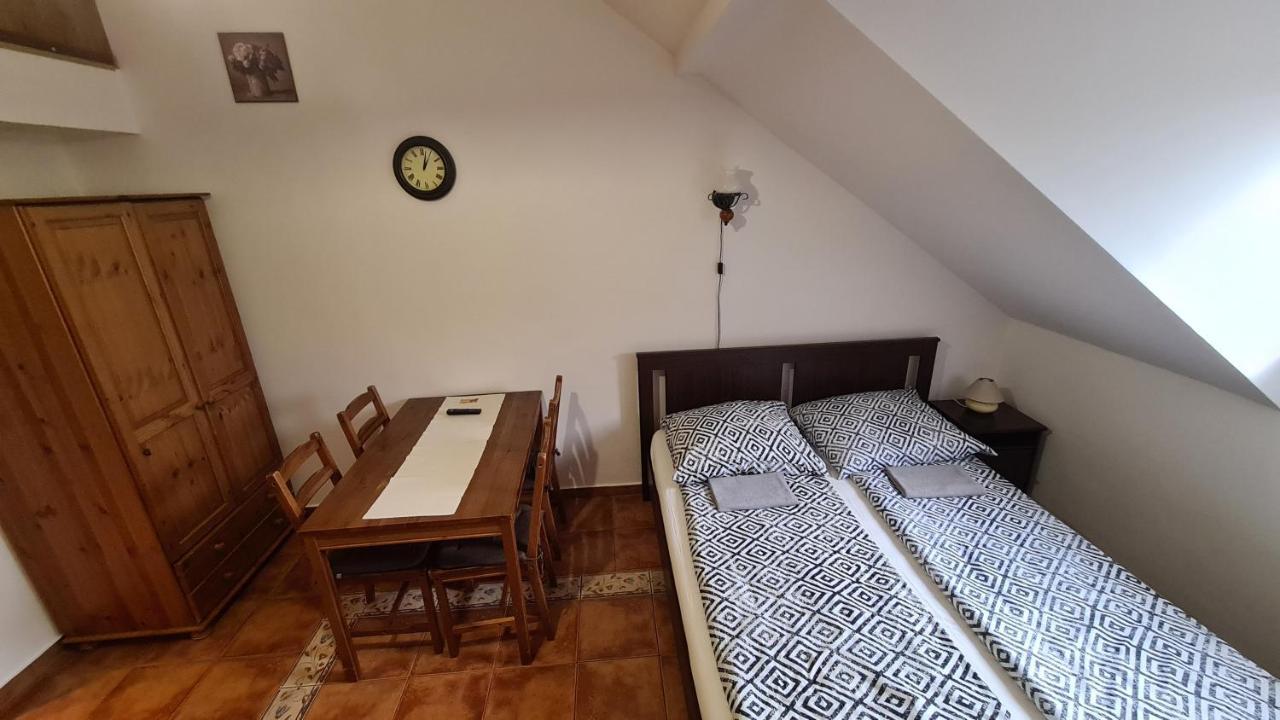 Gyulai Fürdö Apartman Exterior foto