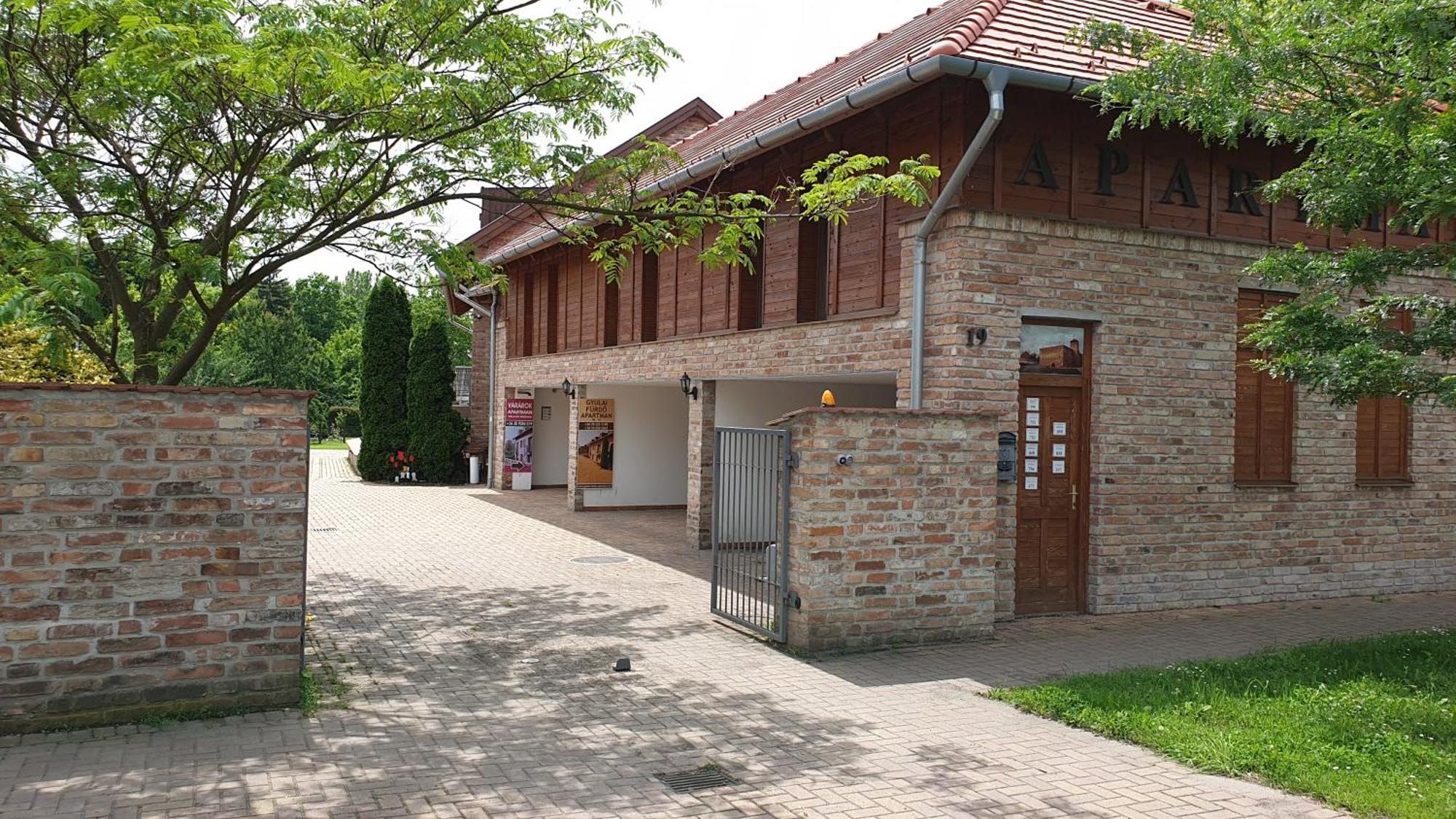 Gyulai Fürdö Apartman Exterior foto