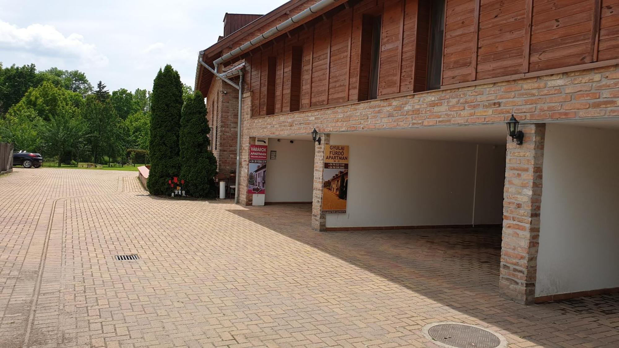 Gyulai Fürdö Apartman Exterior foto
