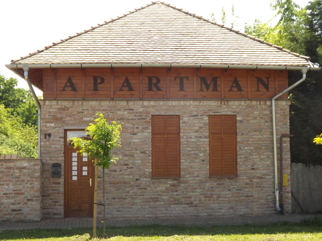 Gyulai Fürdö Apartman Habitación foto