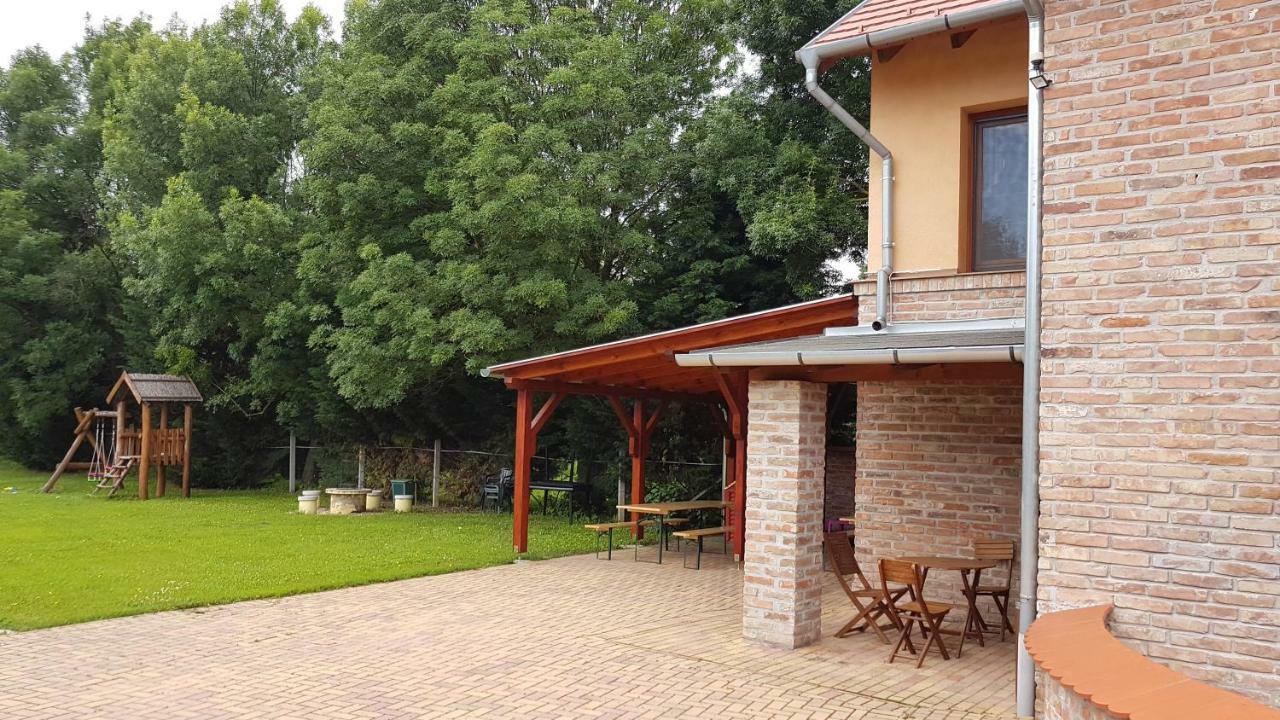 Gyulai Fürdö Apartman Exterior foto