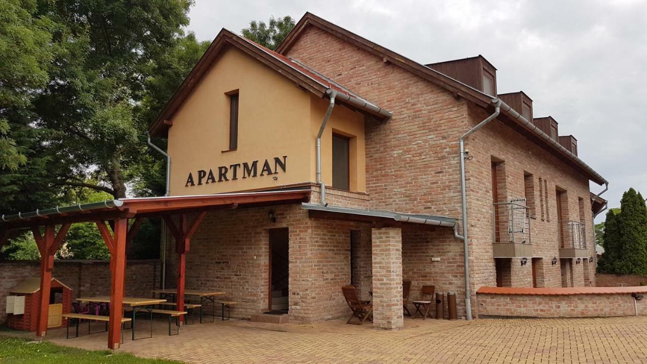 Gyulai Fürdö Apartman Exterior foto