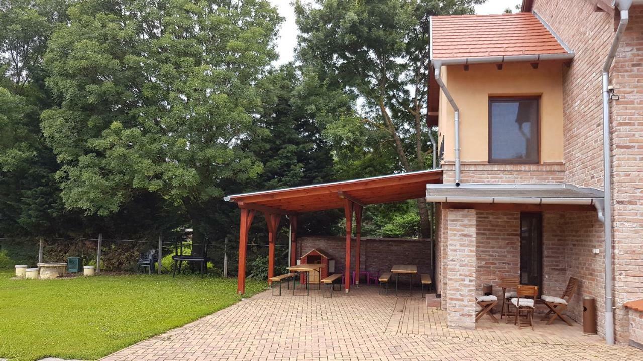 Gyulai Fürdö Apartman Exterior foto