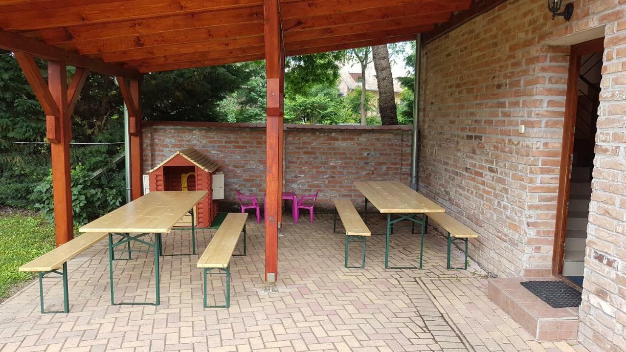 Gyulai Fürdö Apartman Exterior foto