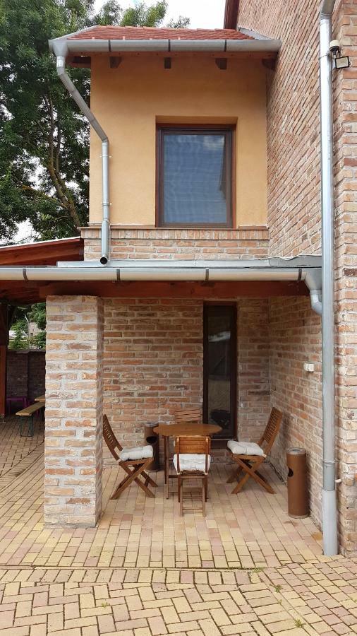 Gyulai Fürdö Apartman Exterior foto